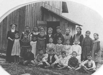 École séparée de Field-Badgerow, Field, ON, c. 1910 / Field-Badgerow Separate School, Field, ON, c. 1910