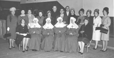 Le personnel de l’école Ste-Marie à Field, ON / Staff of Ste-Marie School in Field, ON