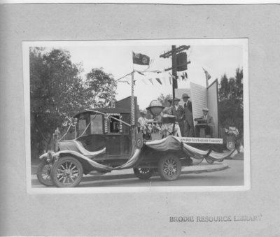 Library's &quot;Confederation Jubilee&quot; Float