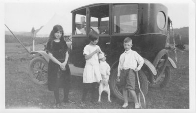 Unidentified Family Picture (1926)