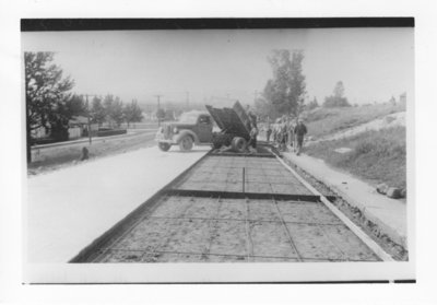 Construction of High Street, Thunder Bay, 1942.