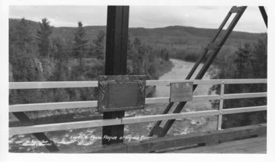 Kiwanis Peace Plaque at Pigeon River