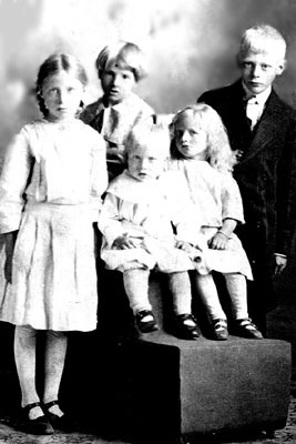 Harri Family - Rowand St.