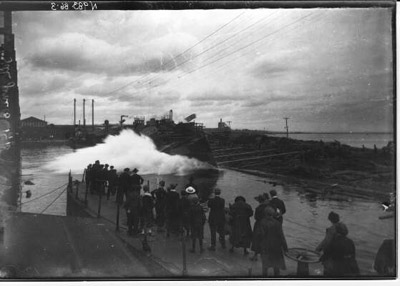 Launching of Trawler No. 38 (1918)