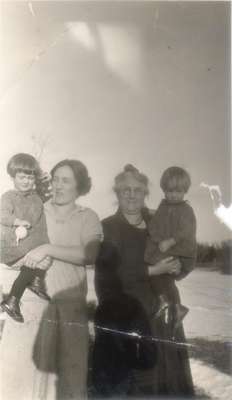 Henrietta Campbell McPhail, Lilly, Lena and Jean Bailey