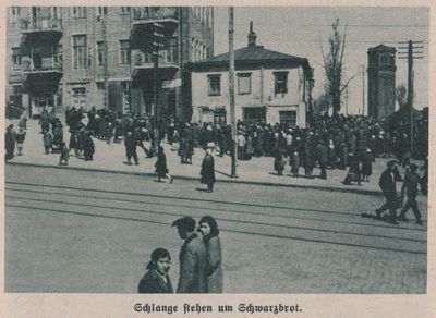 Large crowd of people waiting outside a Khatorh for black bread