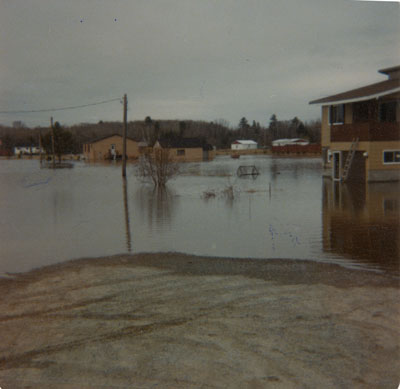 Flooding, Mississaugi Crescent Iron Bridge, 1979