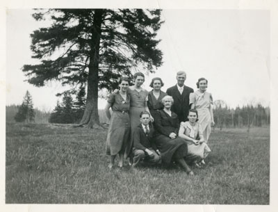 Nicholson Family, Iron Bridge, 1934