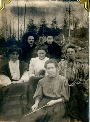 Gramma Allen And Kitten, Group Photo Circa 1905