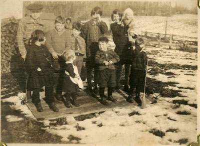 Family at Grandfather Gardiner's, Dayton, 1928