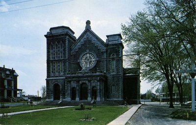 L'église St-Alphonse de liguori Church  Chanoine R. Guindon, curé