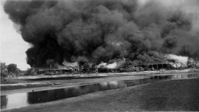 Incendie des moulins à scie au Chenail. - Fire at the sawmill at the Snye (Chenail).