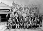Groupe de travailleurs aux scieries Hamilton. - Workers at Hamilton's Lumber Mills