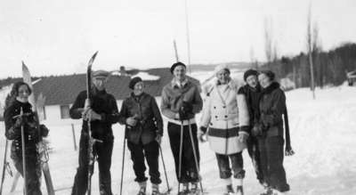 Group portrait at Fairyport, Fairy Lake, Huntsville, Ontario, in winter 1935.