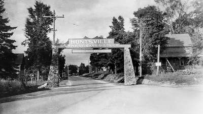 The Archway,Highway 11, west entrance to Huntsville, Ontario, 1932-1958.