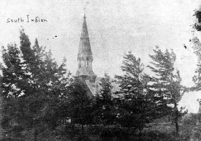 Extérieur de l'église qui a brulé en 1924.