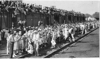 Royal Visit, 1939 - A section of the crowd at Glencoe station, Glencoe, Ontario (enlarged view)