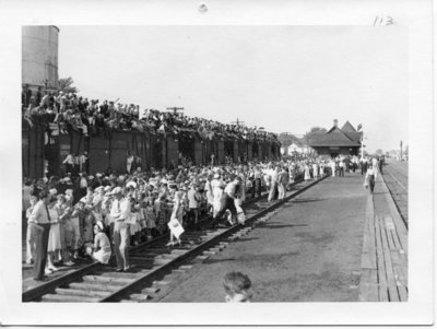 Royal Visit, 1939 - A section of the crowd at Glencoe station, Glencoe, Ontario (original view)