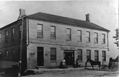 Hotel, Elginfield Ontario