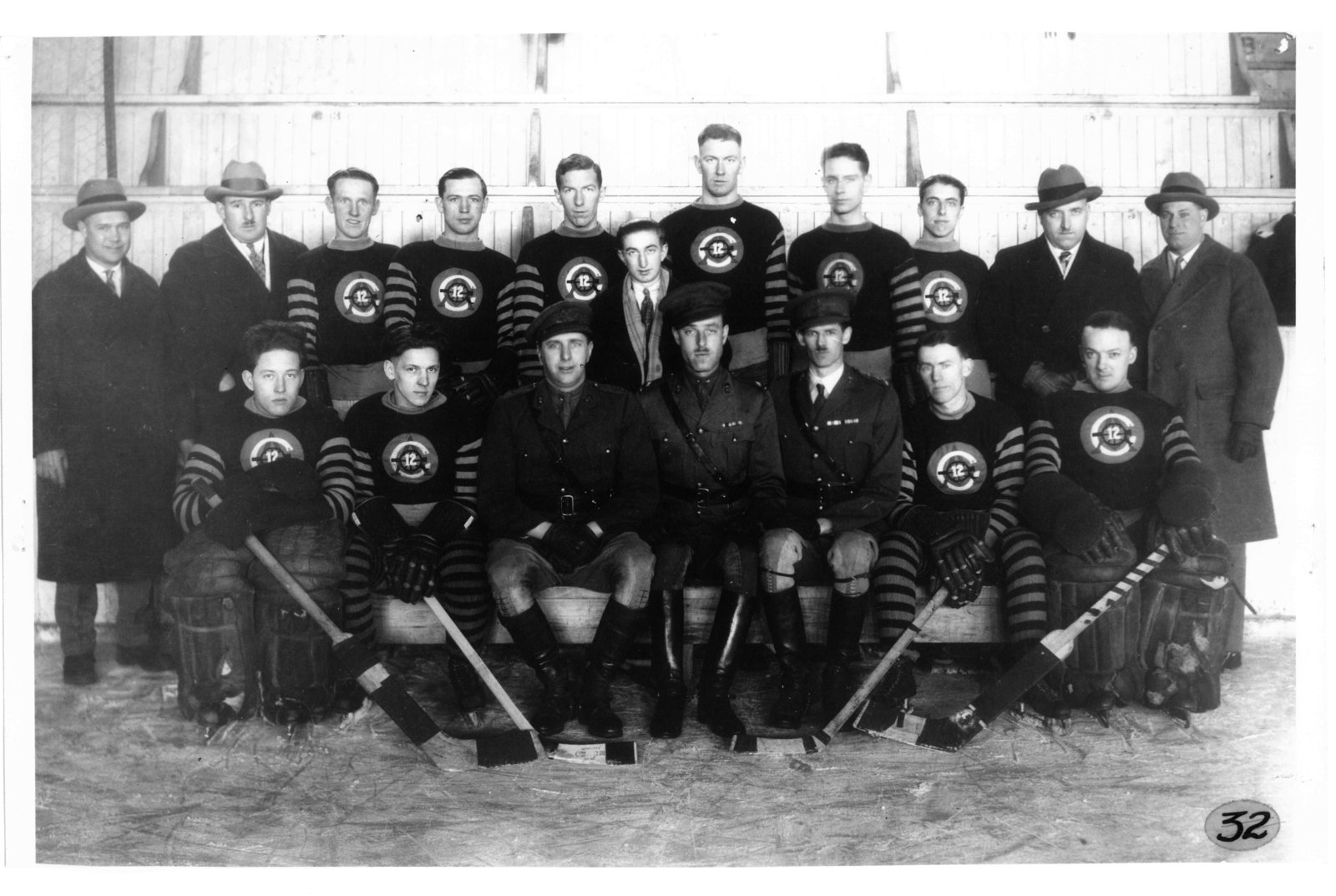 unidentified-hockey-team-london-ontario-ivey-family-london-room