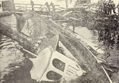 JOHN HANLAN sunk in Toronto's Bay Street ferry docks