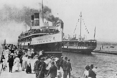 TURBINIA and MACASSA alongside the pier at Burlington