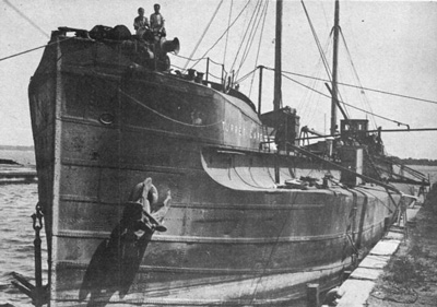 TURRET CAPE unloads flour at Pier 4, Toronto