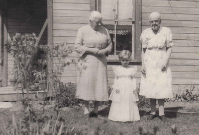 Maggie (Coulson) Preston, Aunt Laurie Sinclair (neighbour), Lizzie (Coulson) Cunningham