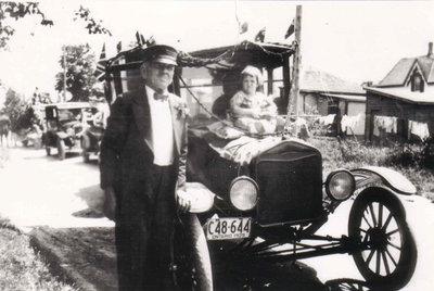 Oliver C. Pettigrew with taxi on Bruce Street