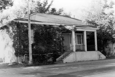 House on Mary Street, Milton, Ont.  House demolished in 1988 for a municipal parking lot.