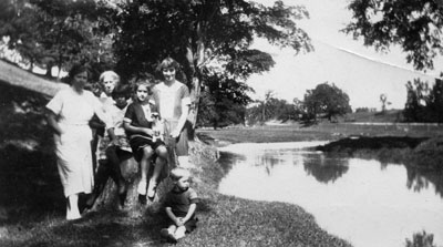 Helen McKie, Gussie Willmott, Doris Freeman, Margaret McKie, Eileen Scratch, Murray McKie.