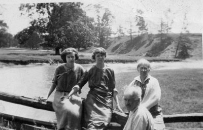 Connie Hunter, Aggie, Gussie and Fred Willmott at bridge in flats, &quot;Rose Hill&quot; farm.