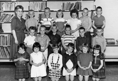 Kindergarten class photograph.