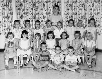 Kindergarten class photograph.