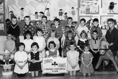 Kindergarten class photograph.