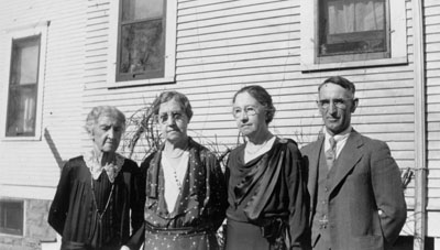 Mother, Etta, Nell and Louis