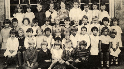 Primary room class of students at Bruce Street Public School, Milton