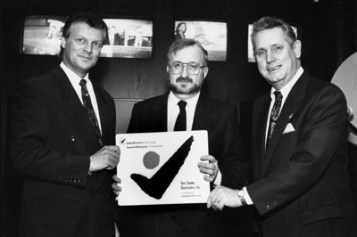 Murray Klippenstein (left), Noel Duignan, MPP Halton North (centre), Mayor Gordon Krantz (right)