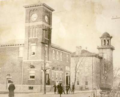 Post office and the old Town Hall