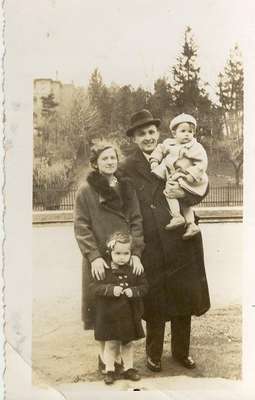 Donald and Margaret Hill and their children Margie and Robert