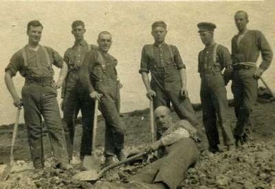 Hugh Cameron Sinclair with a group of soldiers in France.