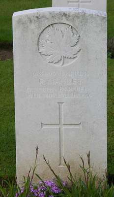 CWGC marker for the grave of Frank Manley, 1894-1916.