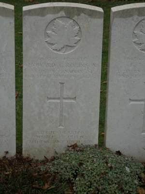 CWGC marker for the grave of Howard Challen Robinson, 1890-1918