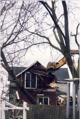 Demolishing the Anderson house