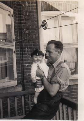 Pte. Gordon Vincent French with his daughter Barbara