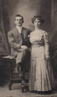 Cecil Earl and his wife Pearl (Ormsby) Earl.