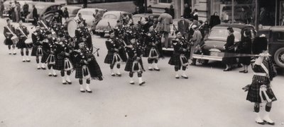 Pipers at the Santa Claus Parade in Milton