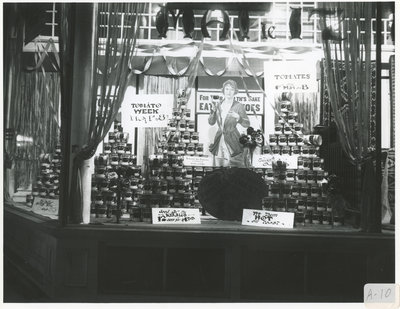 Vitrine d'un commerce / Store Window Display