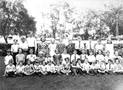 Mrs. Ward Laundy Class, Laura Secord School in Queenston, 1939.