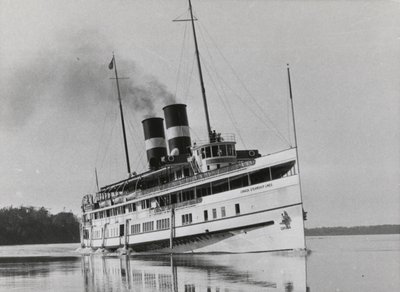 Passenger steamer &quot;Cayuga&quot; on a run between Toronto and Queenston